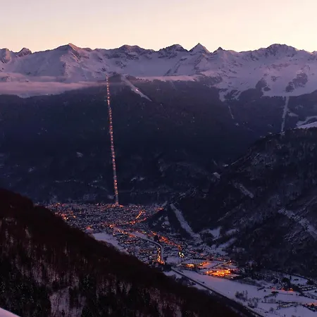 Les Jardins Du Casino T2 Bis- 4 Personnes-tarif Cures 700 Euros Bagnères-de-Luchon