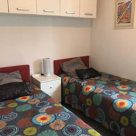 Les Jardins Du Casino T2 Bis- 4 Personnes-tarif Cures 700 Euros Bagneres-de-Luchon