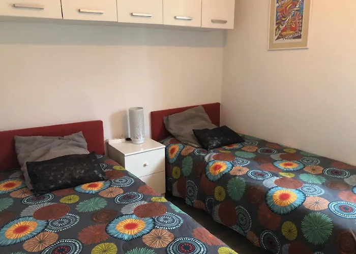 Les Jardins Du Casino T2 Bis- 4 Personnes-tarif Cures 700 Euros Bagneres-de-Luchon